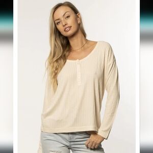 AMUSE SOCIETY | Women's Seashell Sadie LS Knit Long Sleeved Henley Tee